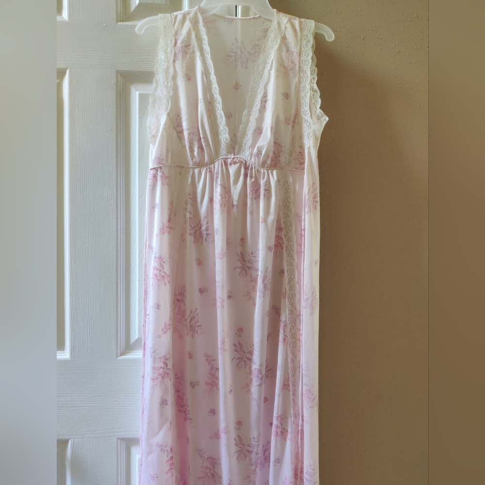 Tom Bezduda for Barad Lord Taylor Vintage Union 1970s Floral Lace Pink Nightgown